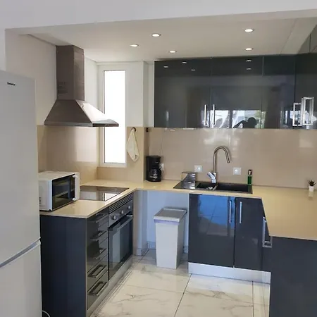 Perfect Location For Nightlife @ The Strip البوفيرا