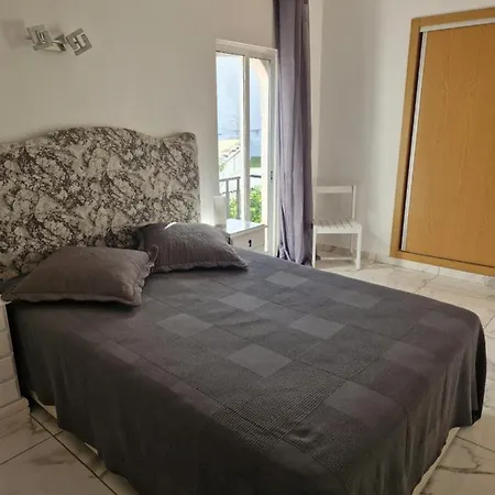 Perfect Location For Nightlife @ The Strip Apartment *